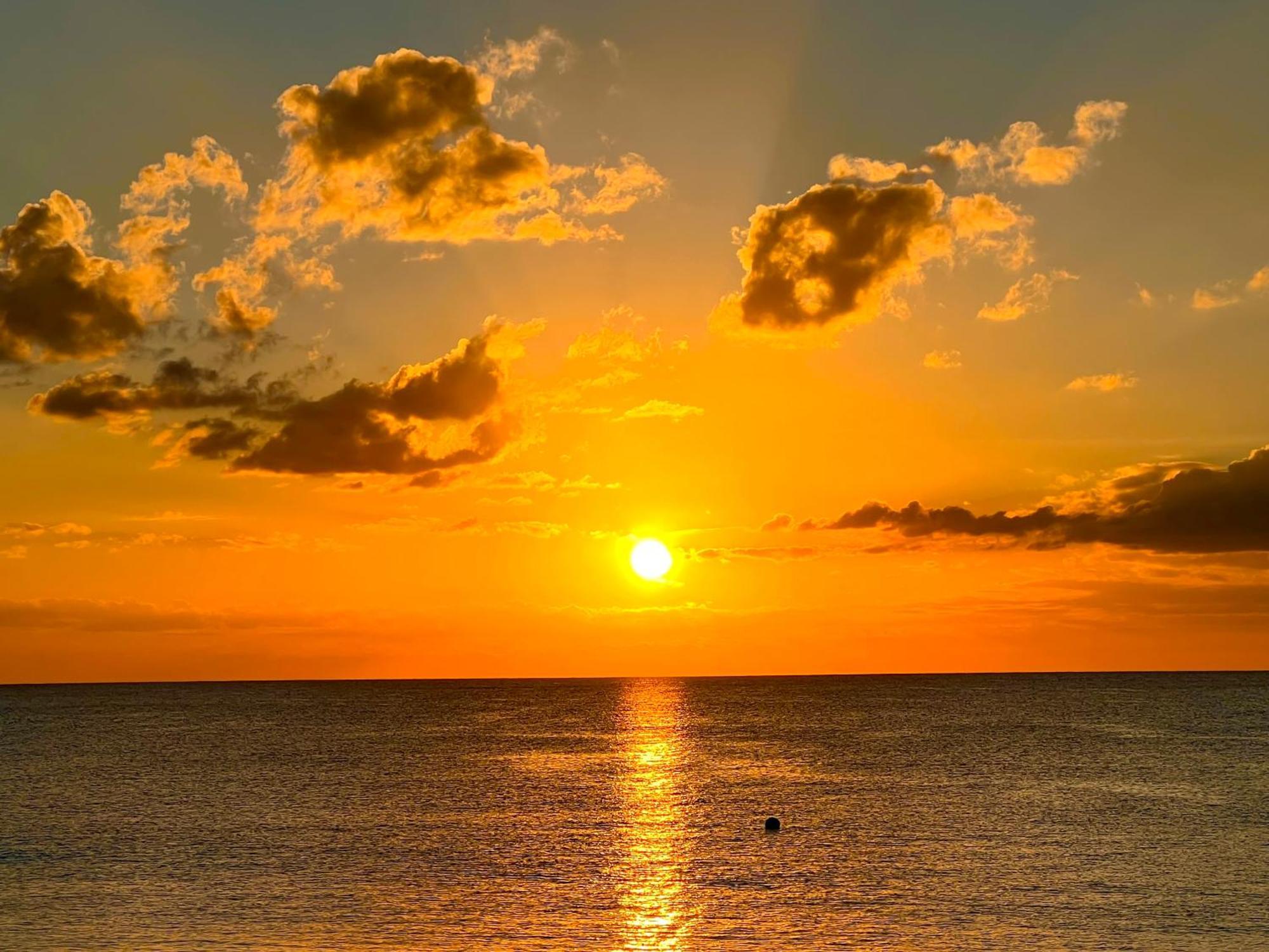 Regal Beach Club George Town Esterno foto